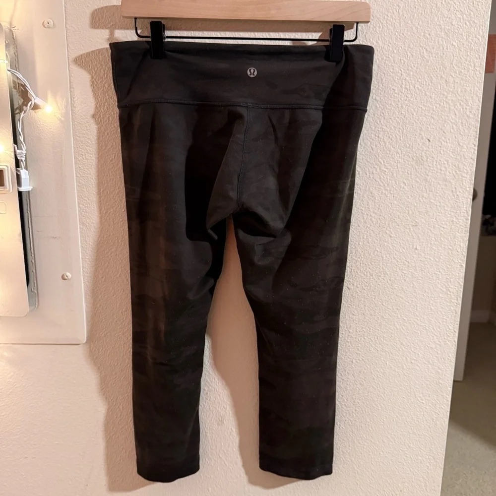 lululemon athletica Cropped Black Camo Leggings - Picture 2 of 7